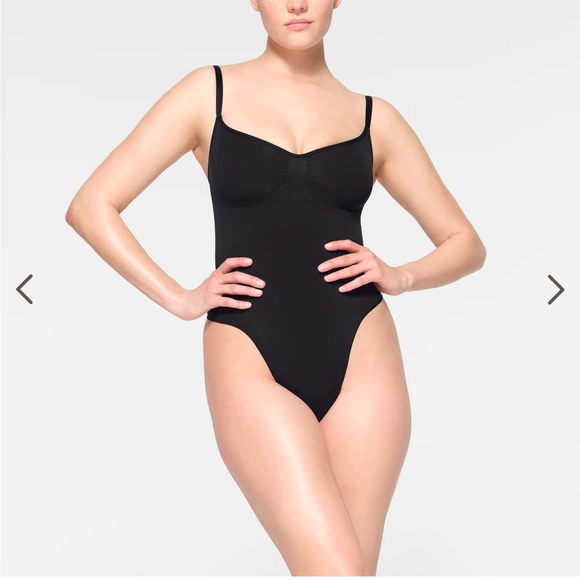 SKIMS Other - NWOT SKIMS Seamless Sculpt Thong Bodysuit in Onyx/Black Size Small-Medium